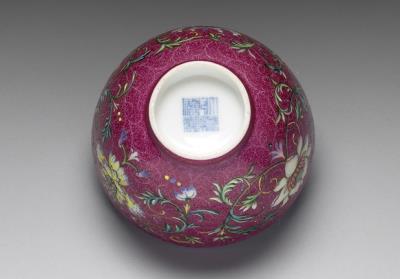 图片[3]-Teacup in yang-ts’ai enamels with incised red ground pattern of flower brocade 1742 (Ch’ien-lung reign)-China Archive